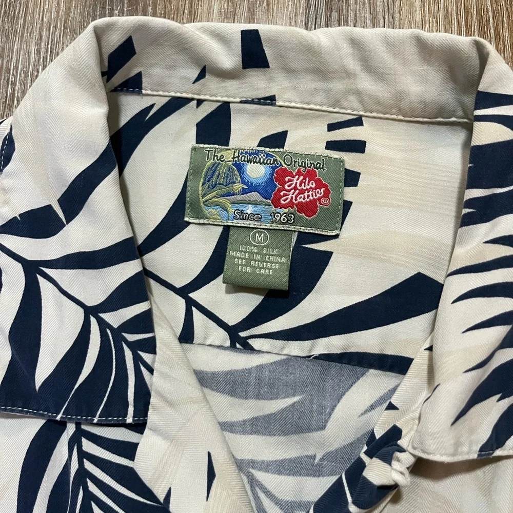 Hilo Hattie Silk Hawaiian Shirt Blue Palm Leaf Aloha Camp Collar Medium - Picture 3 of 12